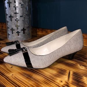 NEVER WORN Anne Klein heels